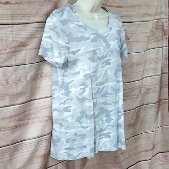 GAP t-shirts scoop neck purple orchid, grey camo, vneck army green M L lot of 3 - Picture 7 of 16